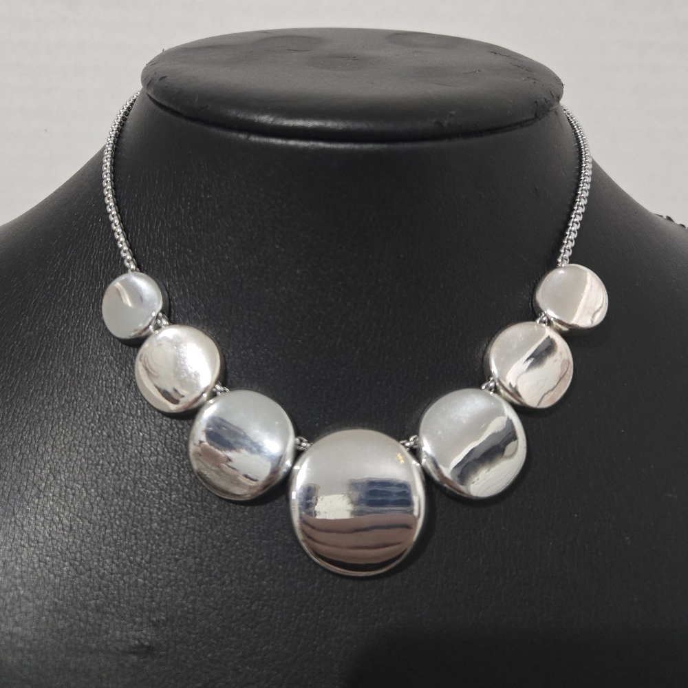 LIZ & CO. SLIVER TONE NECKLACE